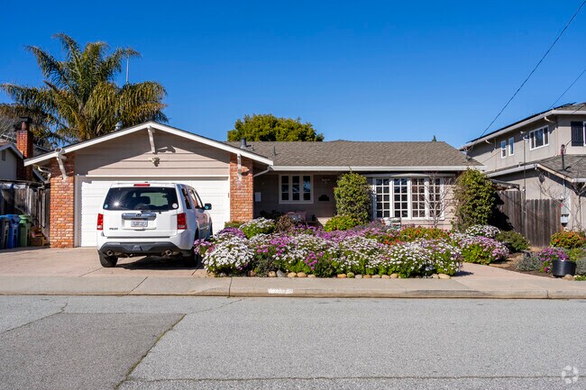 From cozy cottages to modern estates, Soquel offers a variety of homes surrounded by natural beauty.