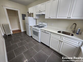 31 James St Unit 4, Brookline, MA 02446