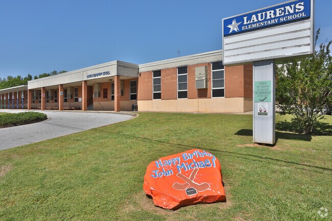 Laurens Elematary in Laurens SC where students show their 