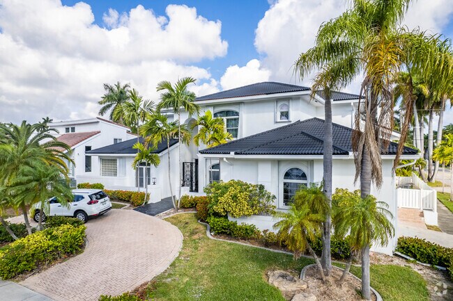 Homes in the Downtown Hollywood neighborhood are sure to features palm trees in their yards.