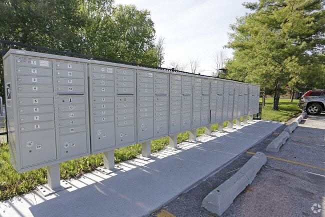 Birchwood Apartments, Merrillville, IN 46410 - photo 5