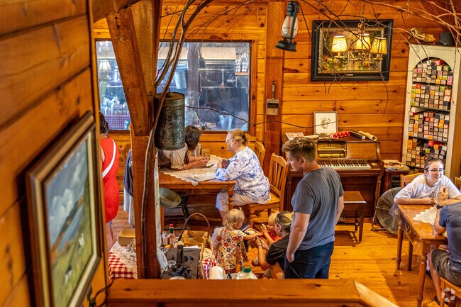 Heritage Farm Pancake House is the perfect place to visit for families and offer delicious food.