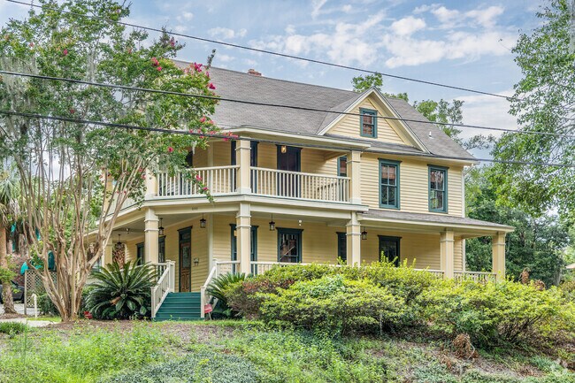 Lafayette Park in Tallahassee also provide residents with choices of 1800 style homes.