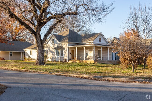 Many of the homes in Cleveland have large lots.