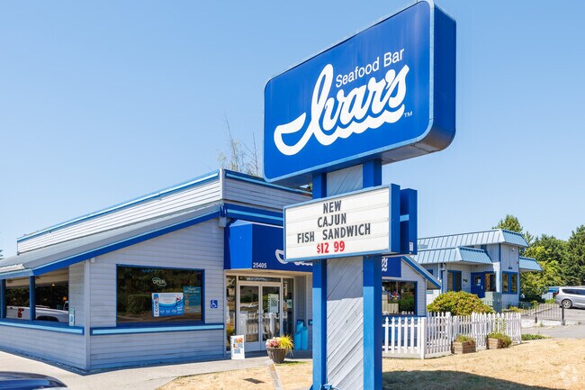 Ivar's Seafood Bar is popular local seafood chain restaurant serving up fresh seafood.