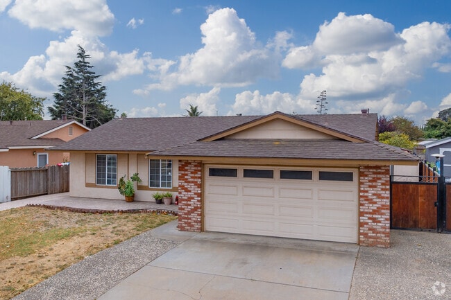 More modern ranch homes are here in Bolsa Knolls, Salinas, CA.