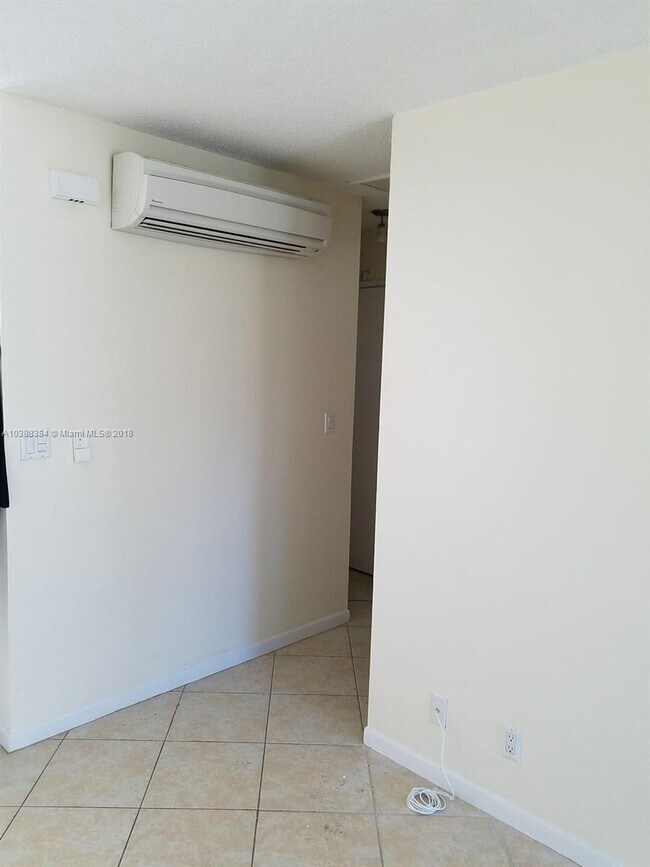 1231 NE 23rd Ave unit 3, Pompano Beach, FL 33062 - photo 5