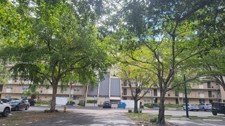 3300 W Rolling Hills Cir, Davie, FL 33328