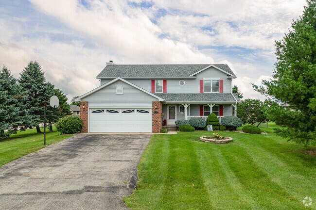 New Traditional homes built in the 2000s are common on the norther outskirts of Amboy.