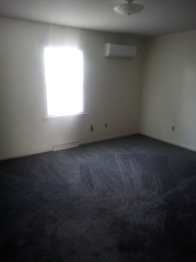 703 Monroe St unit 703-B Monroe St, Farmville, VA 23901 - photo 4