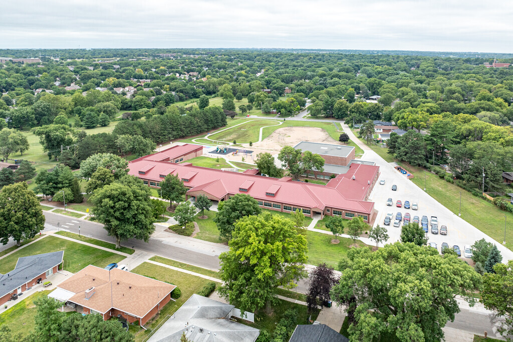 Eastridge Elementary School is easily accessible in the Lincoln community.