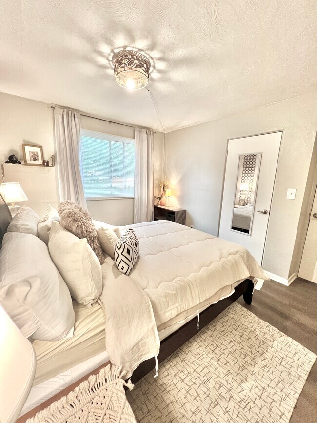 2386 Velma Ave, Columbus, OH 43211 - photo 6