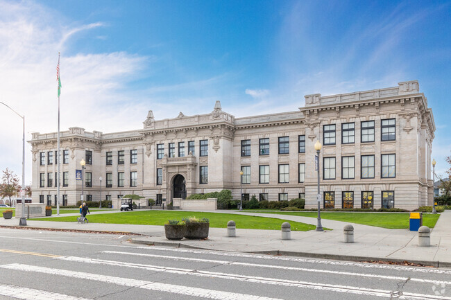 Everett High School is located within the Bayside neighborhood of Everett.