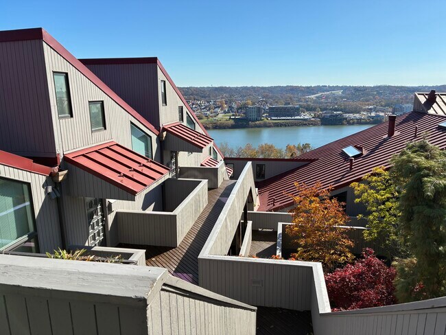 1040 Hatch St, Cincinnati, OH 45202 - photo 5