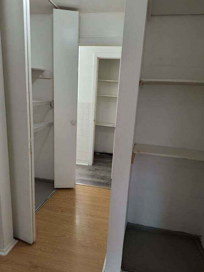 670 Hill Dr unit 209, Hoffman Estates, IL 60169 - photo 4