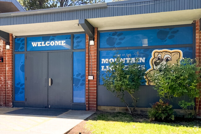 Lake Arrowhead Elementary School welcomes San Bernardino Mountain students.