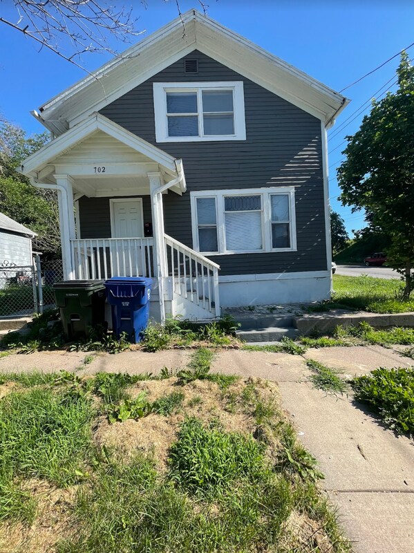 702 W 7th St, Davenport, IA 52802 - photo 1
