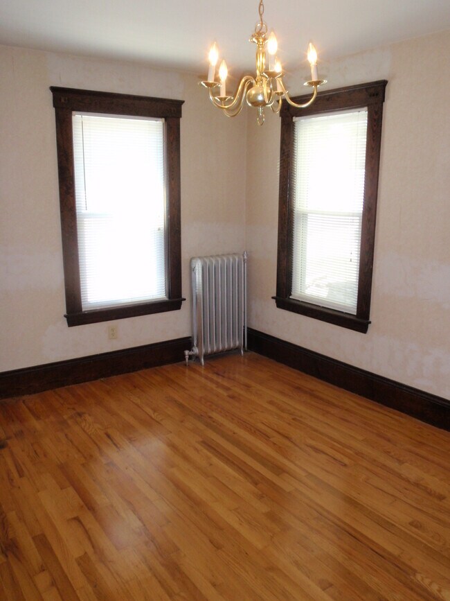 21 Waverly St, Fitchburg, MA 01420