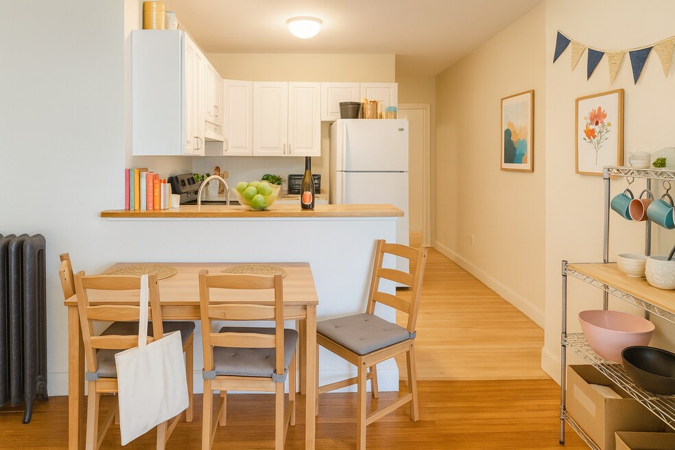 318 Saint Paul St unit 5, Brookline, MA 02446 - photo 1