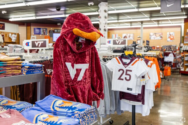 Miller Southside students shop for textbooks & Virginia Tech-related apparel at Hokieshop.