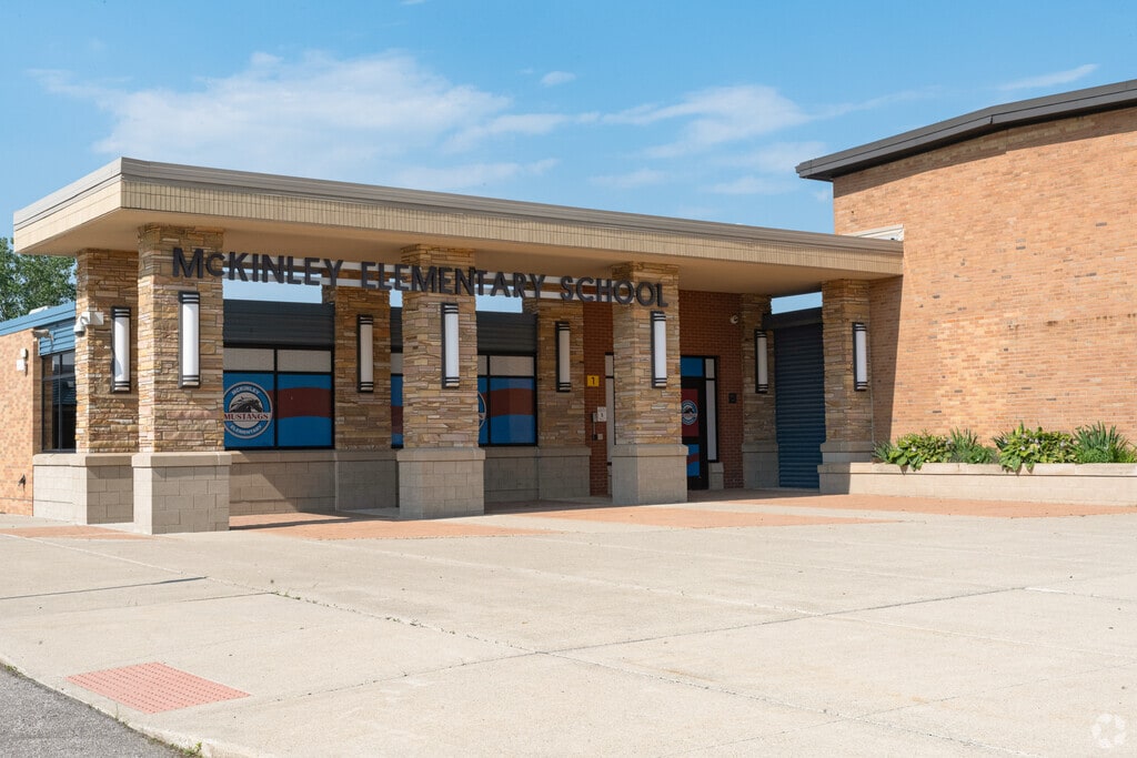 Mckinley Elementary School front entrance walkway in Southeast Warren.