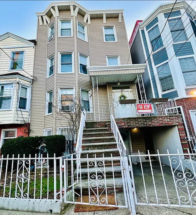 487 Mercer St Unit 2nd Fl Apt, Jersey City, NJ 07306