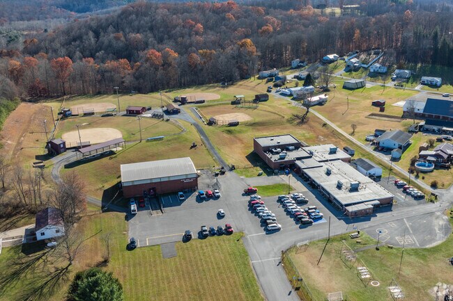 Tennerton Elementary School has 304 students in grades PK, K-5.