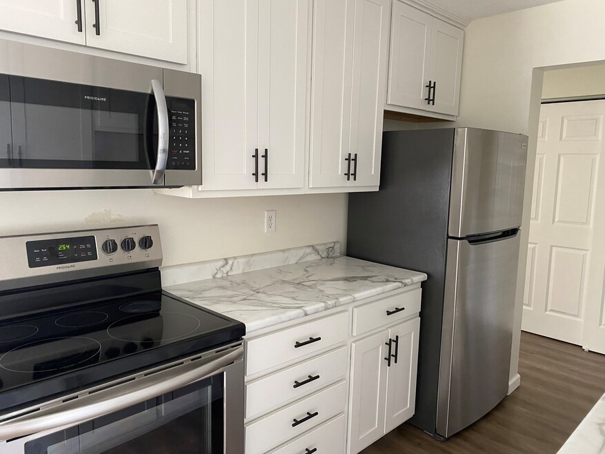 Fully Renovated 2 bd Kitchen
