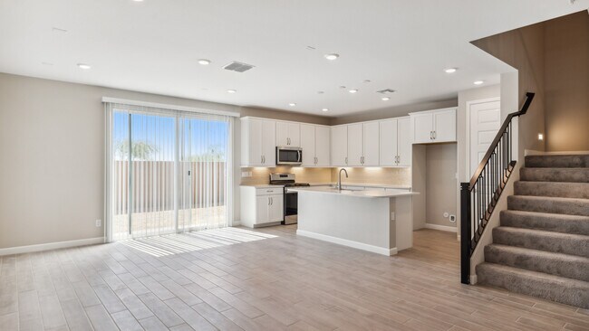 5810 E Zachary Dr, Phoenix, AZ 85054 - photo 4