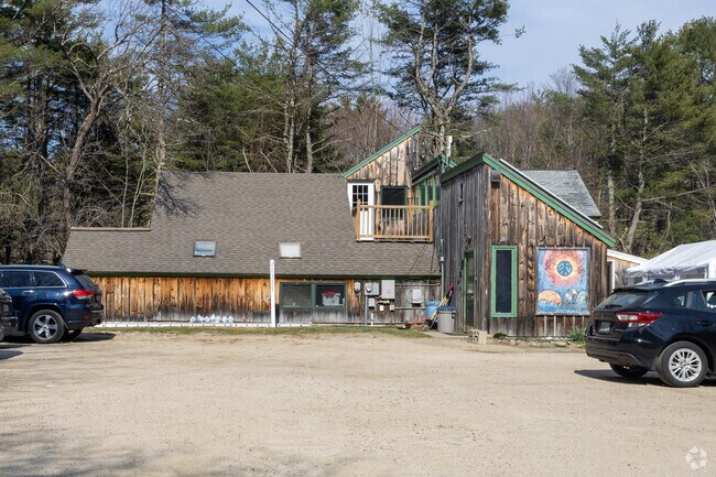 School Around Us, founded in 1970, offers alternative education in Arundel.