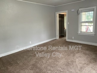 208 5th Ave SW Unit 1, Valley City, ND 58072