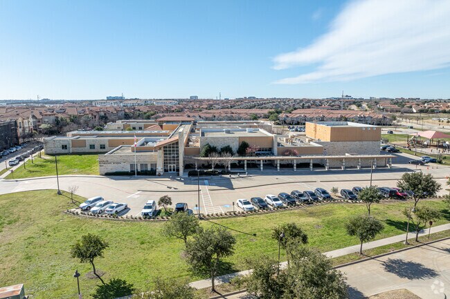 La Villita Middle School has a student-teacher ratio of 18:1.