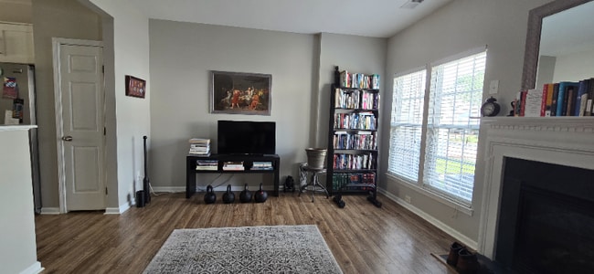 4747 Forestridge Commons Dr, Charlotte, NC 28269 - photo 3