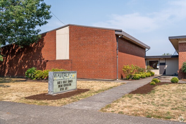 Waverly Elementary School is located in the Willamette neighborhood of Albany, Oregon.