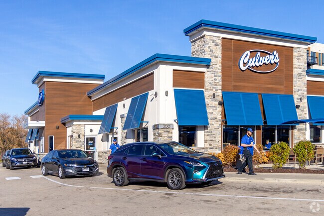 Culver’s in Glendale serves burgers and frozen custard near Parkway.