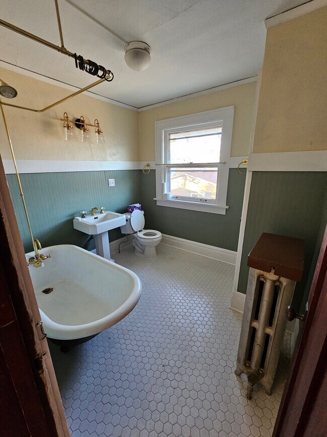 1926 7th St, Des Moines, IA 50314 - photo 6