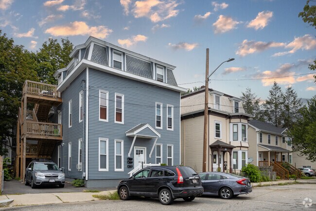 Mount Washington is a residential neighborhood located in the western part of the city.