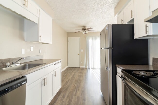 Battle Creek Lodges, Salem, OR 97306 - photo 2