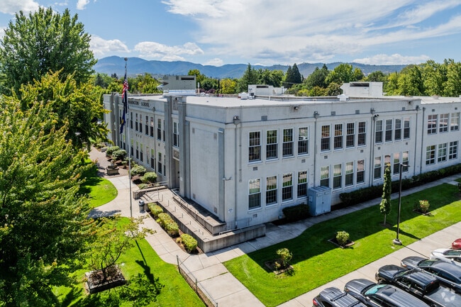 Washington Elementary School is located in the heart of Medford.