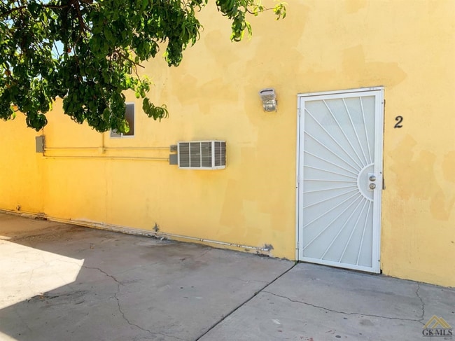 3312 Elda Ave unit 4, Bakersfield, CA 93307 - photo 4