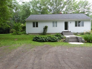 89 Amesbury Rd, Kensington, NH 03833