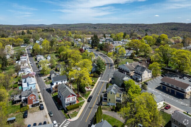 Circa 1800, Hampton consisted of a store, hotel, cabinet manufacturer, blacksmith, wheelwright shop, grist mill, school house and about 25 dwellings.
