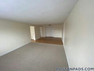 10 Totman Dr Unit 11, Woburn, MA 01801