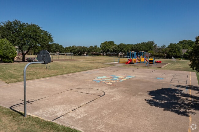 Canyon Creek Elementary School students can play basketball or four square with friends.