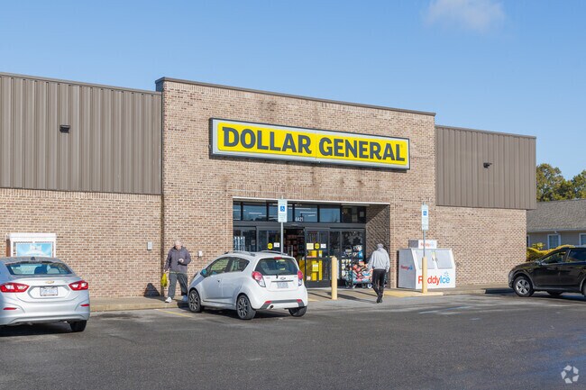 Dollar General in Southport is a popular store for shopping near Oak Island.