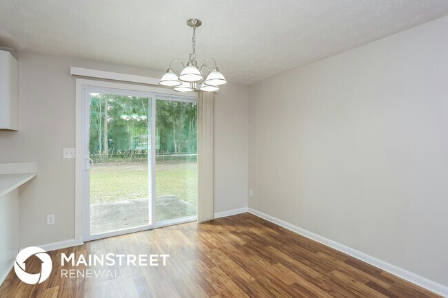 9572 Spottswood Rd W, Jacksonville, FL 32208 - photo 5