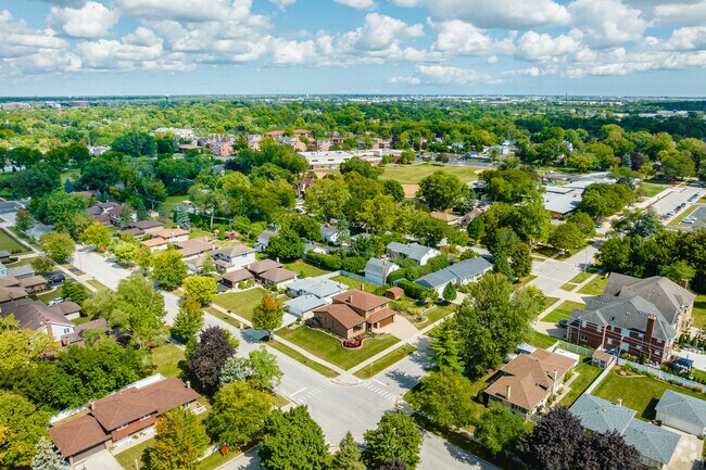 South Itasca is an alluring village engulfed by picturesque parks, ponds and nature preserves.