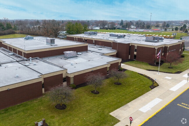 Troy Junior High School teaches students in grades 6-8.