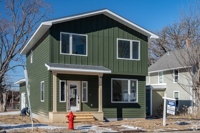 Although very well established, new homes can be found in Lauderdale.