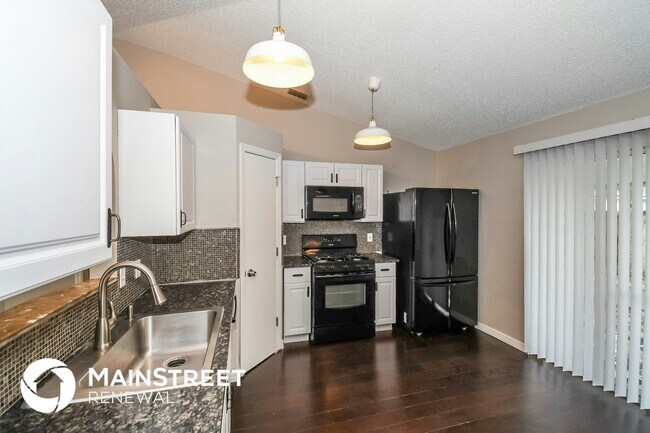 7336 Lawn Tennis Ln, Jacksonville, FL 32277 - photo 7